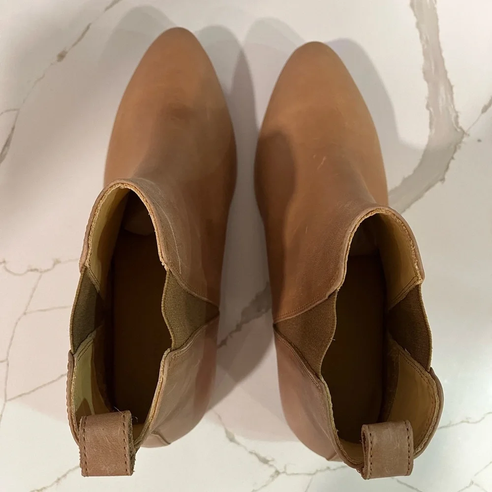 Nisolo Eva Everyday Chelsea Boot. Women’s size 8. Color Beige - Picture 7 of 9